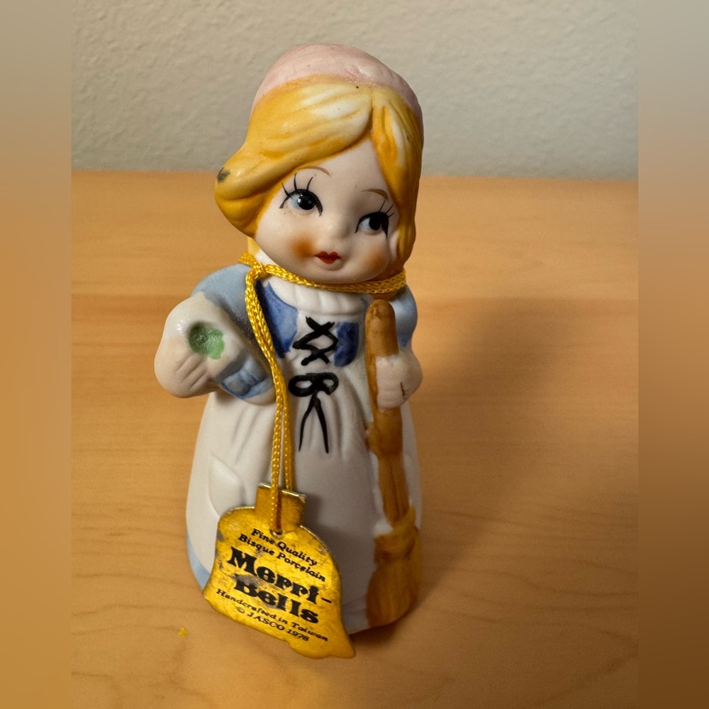 Vintage 1978 Merri Bells “Cinderella” Porcelain Bisque Collectible Bell by JASCO